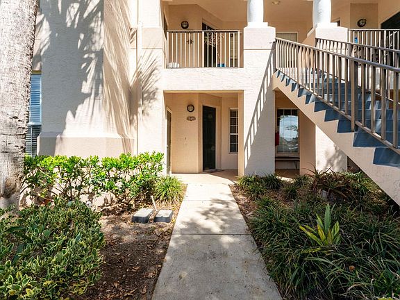 3rd image of 710 Augusta Cir