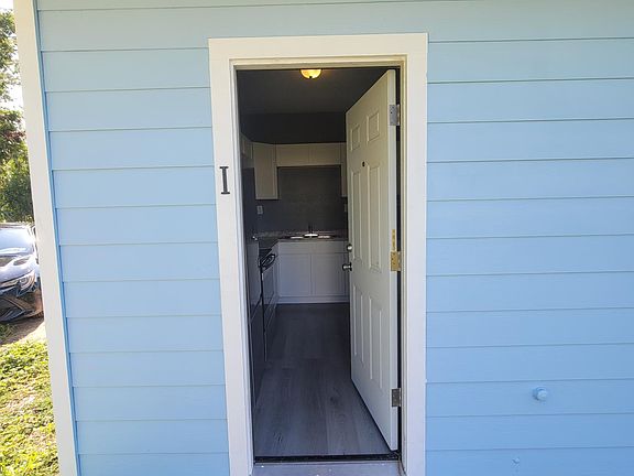 2nd image of 513 E Caney St #I