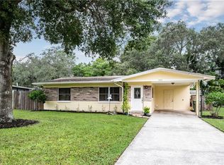 909 Perkins St, Leesburg, FL 34748