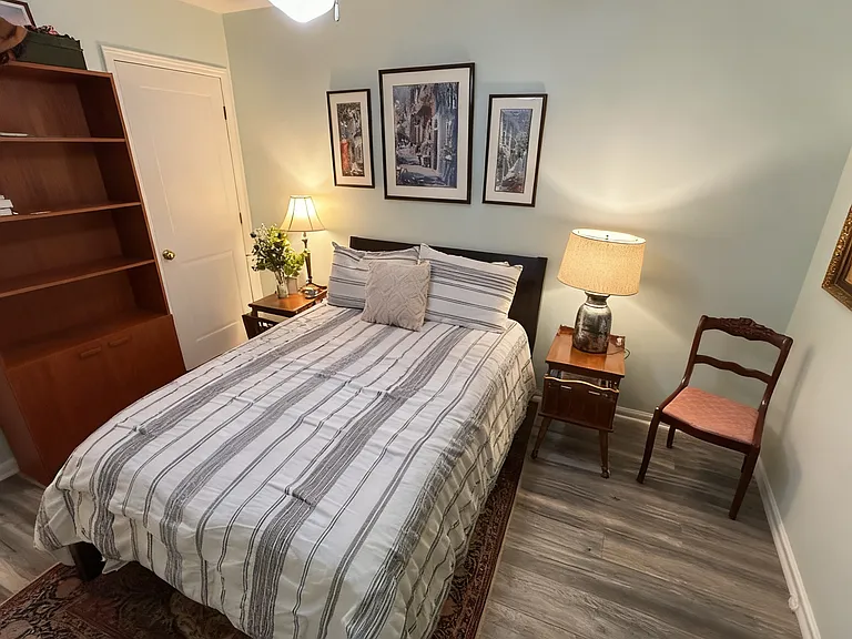 Master Bedroom (Downstairs)