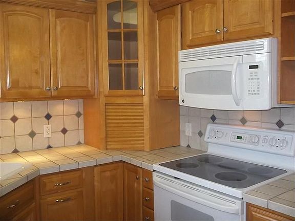 5th image of 417 Early Dr W