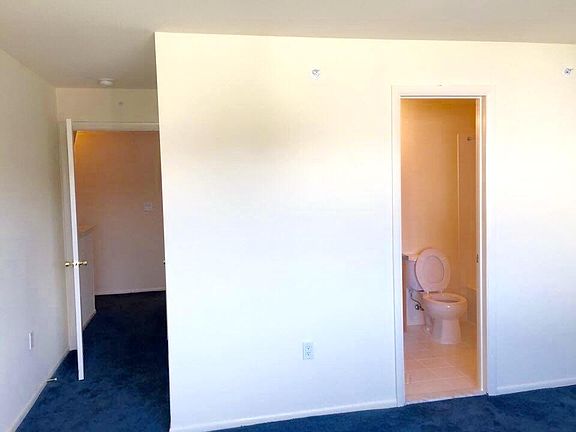 4th image of 102 Soundview Ave #2