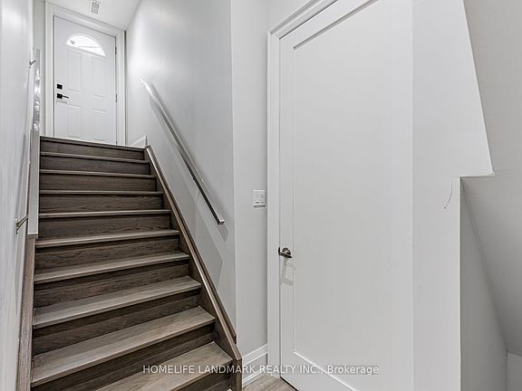 3rd image of 146 Pitt Ave