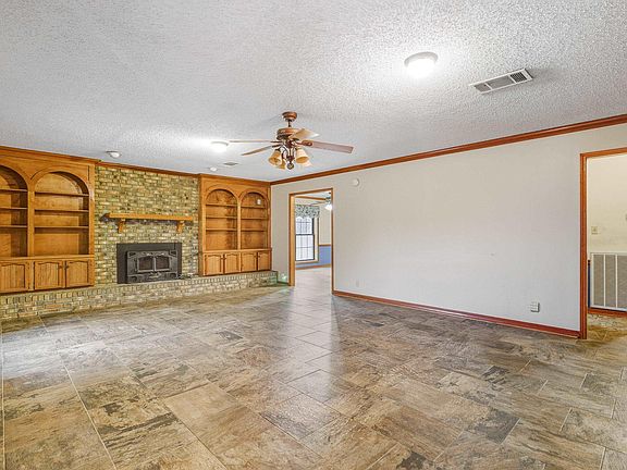 3rd image of 524 Walker Rd