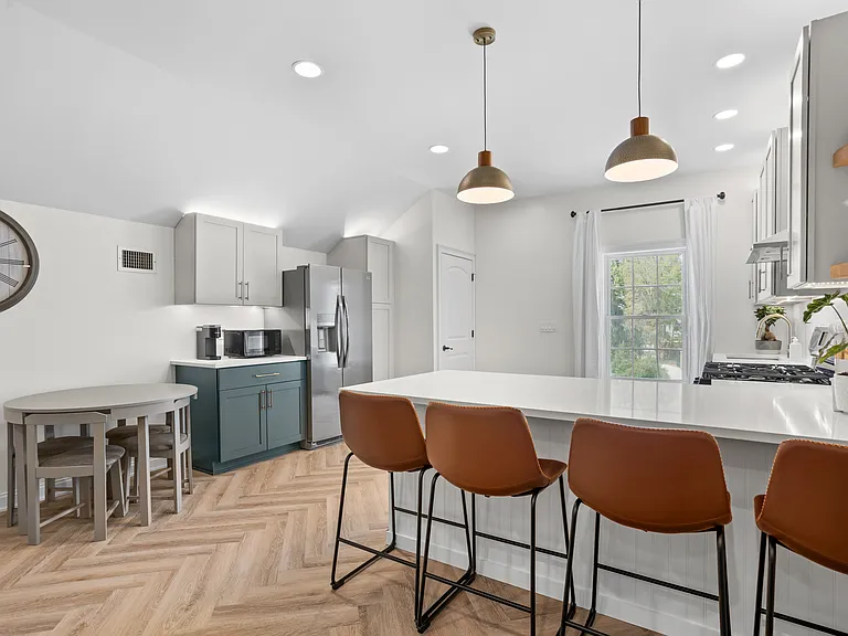 1233 Wilmington Island Rd #D — Photo 7