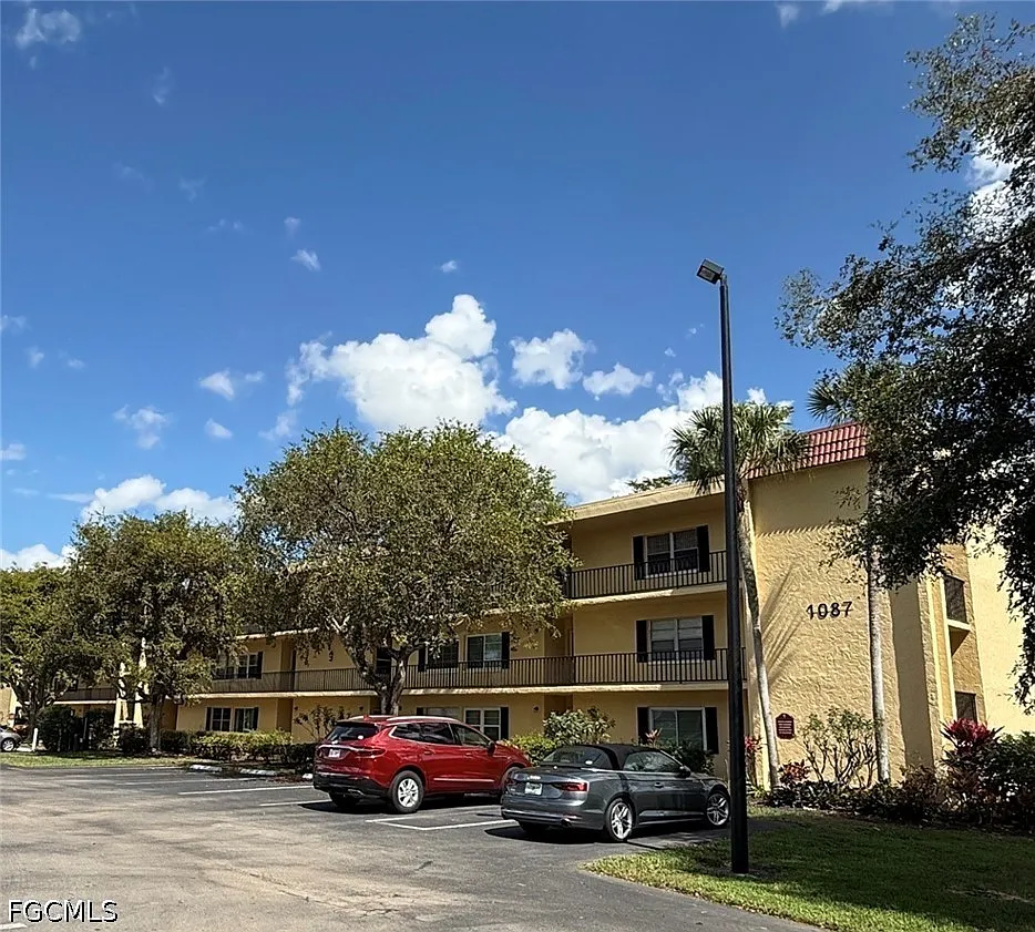 2 bed, 2.0 bath, 1000 sqft, $1,880 — Photo 1