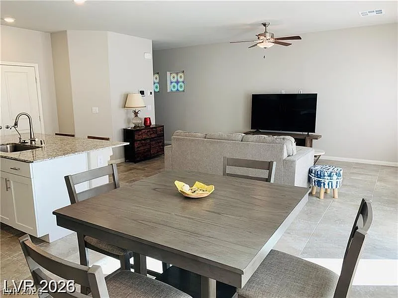 4 bed, 2.5 bath, 1797 sqft, $2,500 — Photo 3