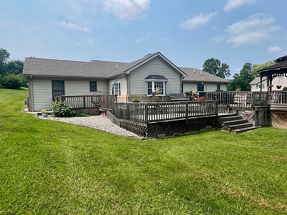 3rd image of 10 Pleasant View Dr