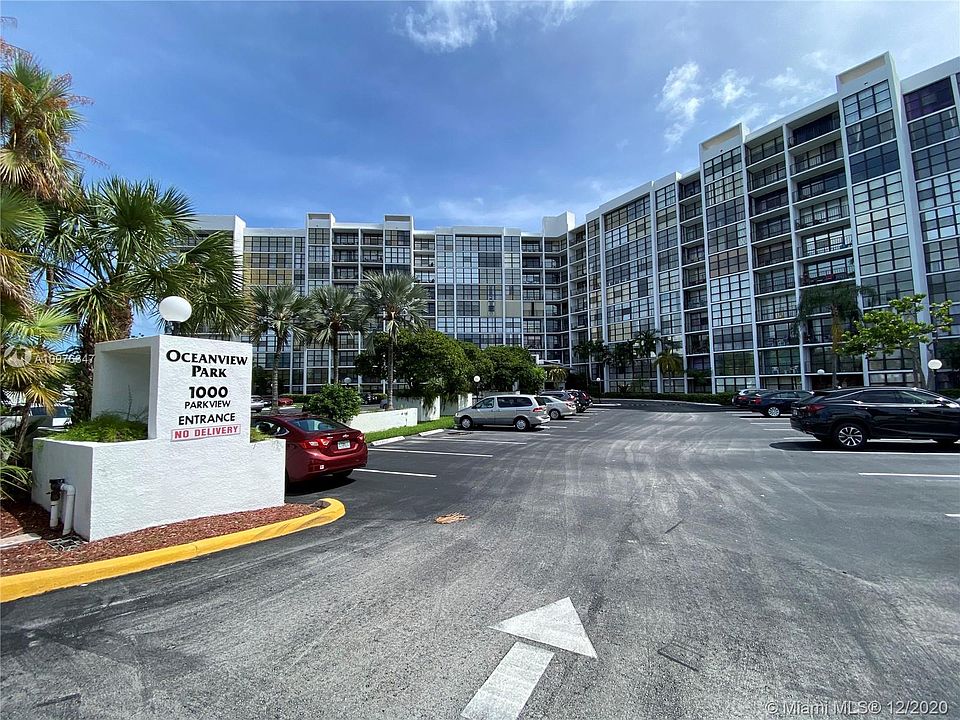 1st image of 1000 Parkview Dr APT 218