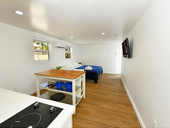2nd image of 3045 NE 16th Ave #401
