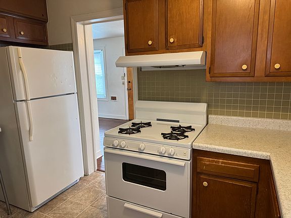 5th image of 465 Slade Ave