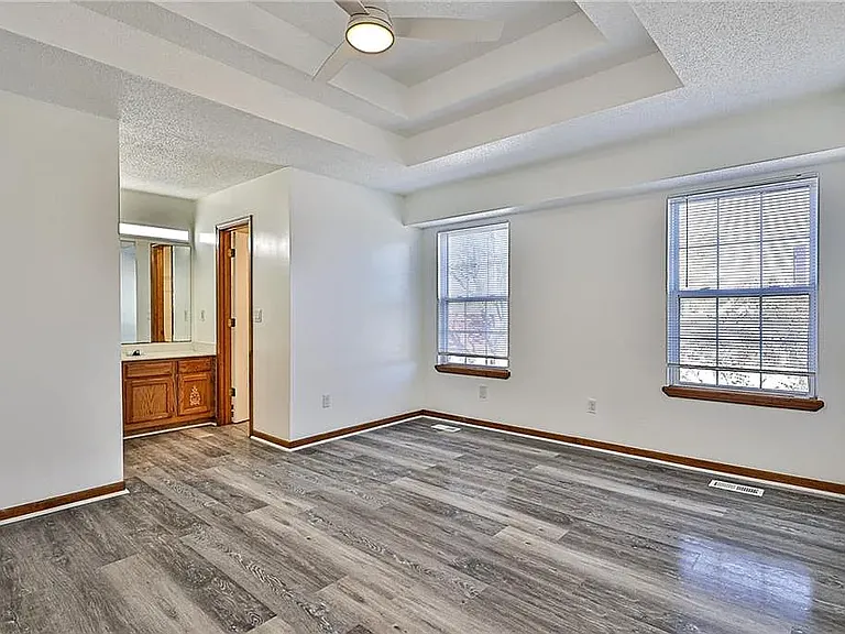 4010 E 16th Ct — Photo 4