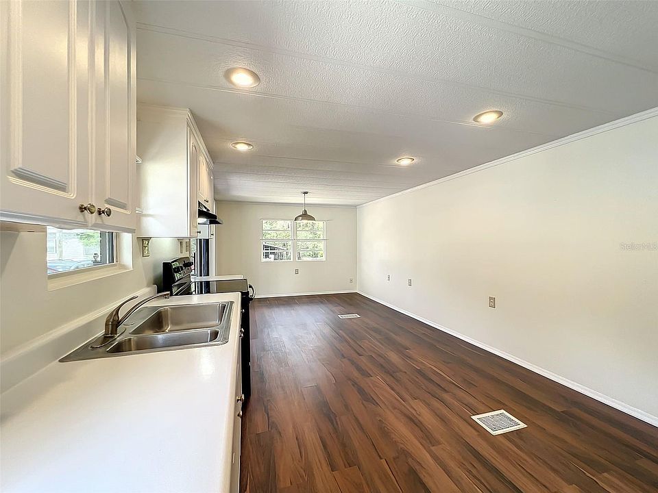 Large eat-in kitchen