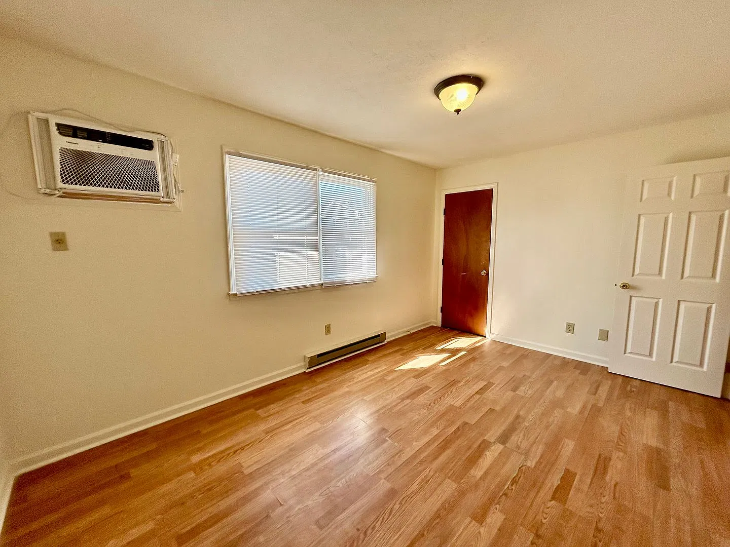 *October Move In Special* - 2 Bedroom In Versailles — Photo 1