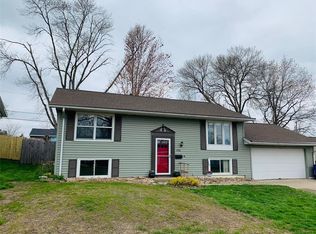 4701 White Pine Dr NE, Cedar Rapids, IA 52402