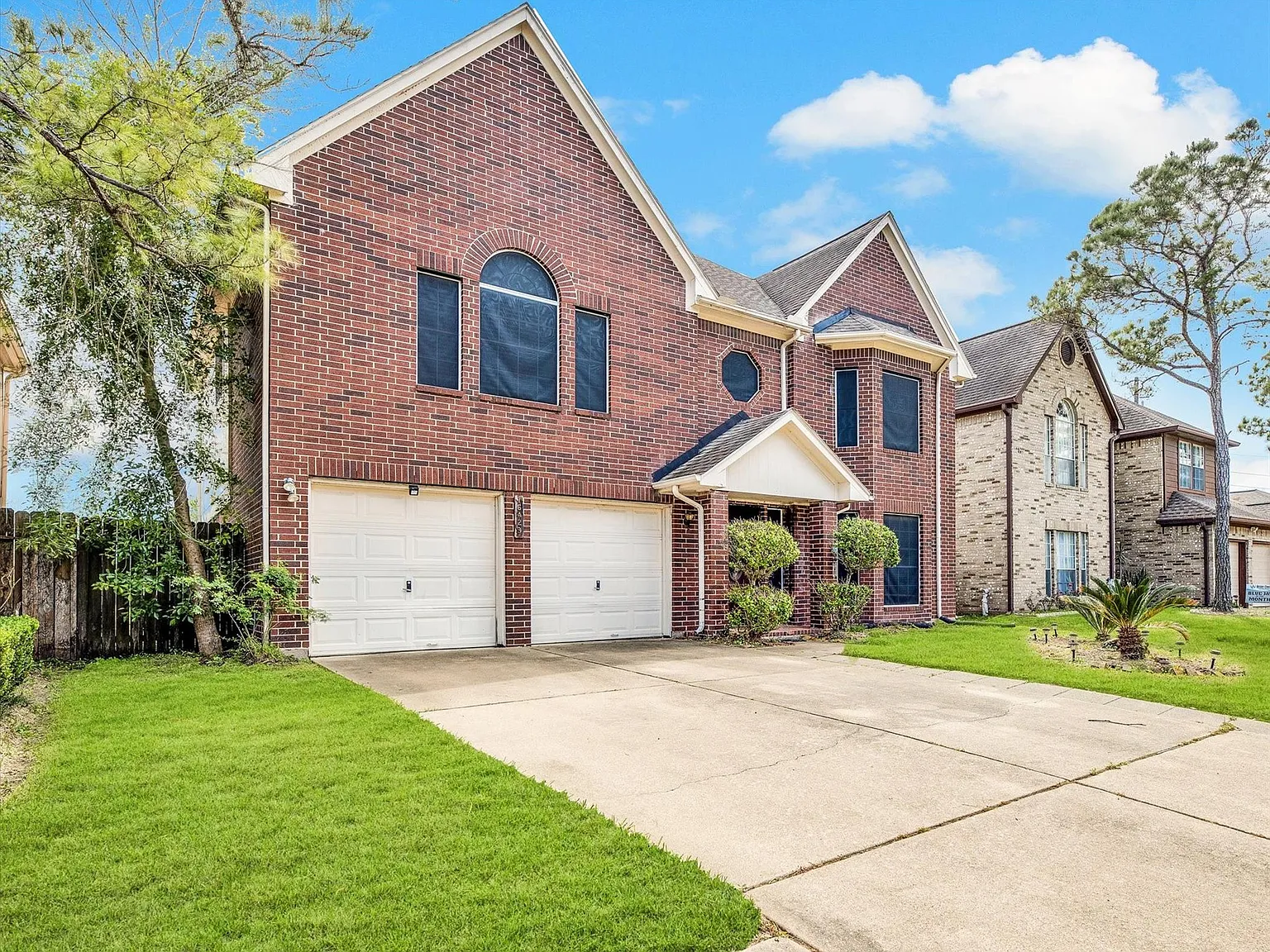 3 bed, 2.5 bath, 2516 sqft, $2,285 — Photo 2