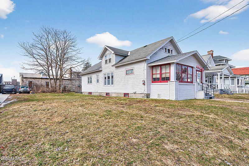 3rd image of 1114 Forest Road
