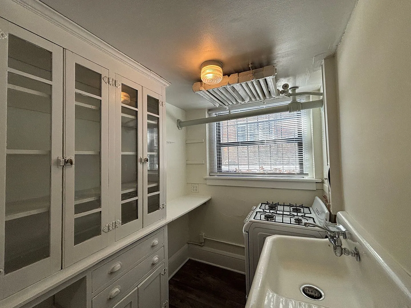 1091 Goodrich Ave — Photo 1
