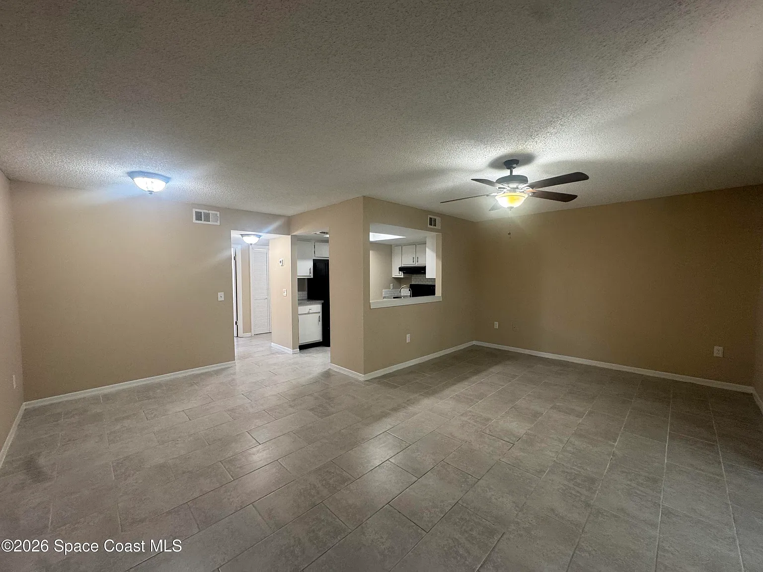 1 bed, 1.0 bath, 733 sqft, $1,250 — Photo 3