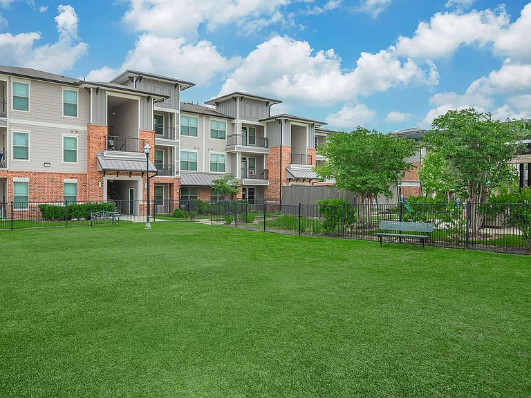 Residence at Oakmont Apartments — Photo 15
