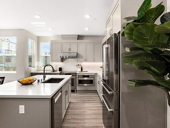 4th image of 1304 Barbet Cir #2