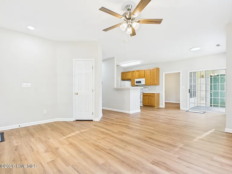 2111 Kudrow Ln — Photo 10
