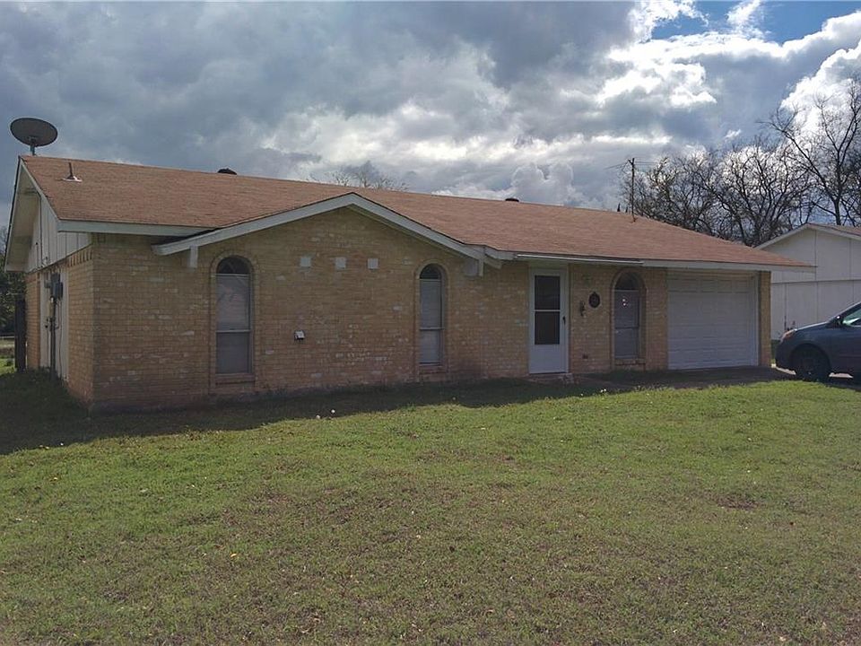 1st image of 1900 Armstrong Dr