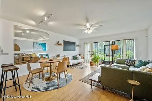 33 Cove Rd — Photo 3