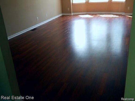 3rd image of 710 N Washington Ave