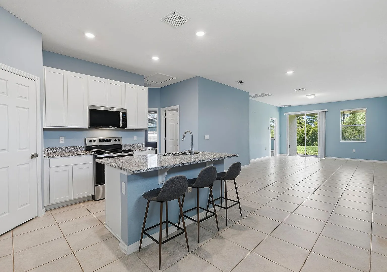 Beautiful 3 Bedroom 2 Bath Coastal Woods Home With Private Reserve Backyard — Photo 2
