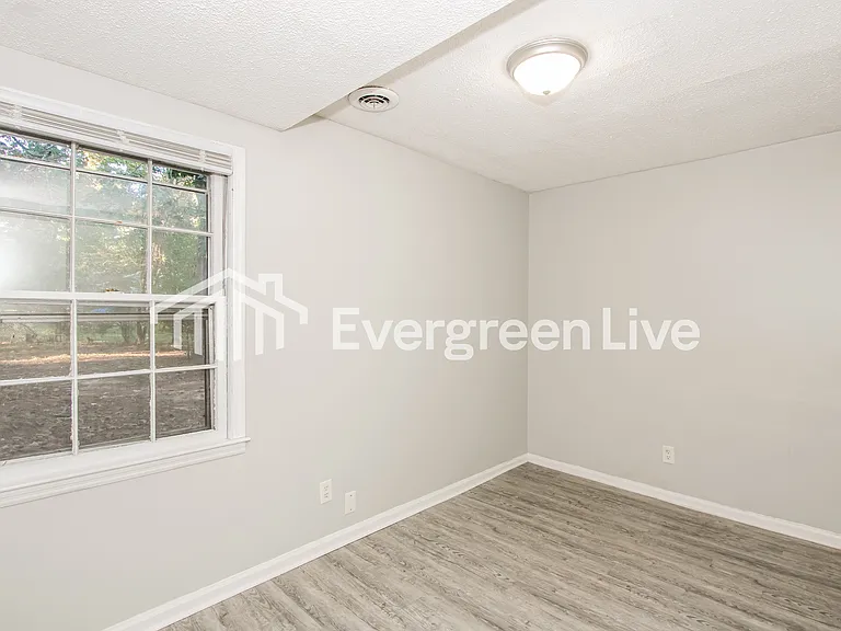 212 Kirkstone Rd — Photo 12