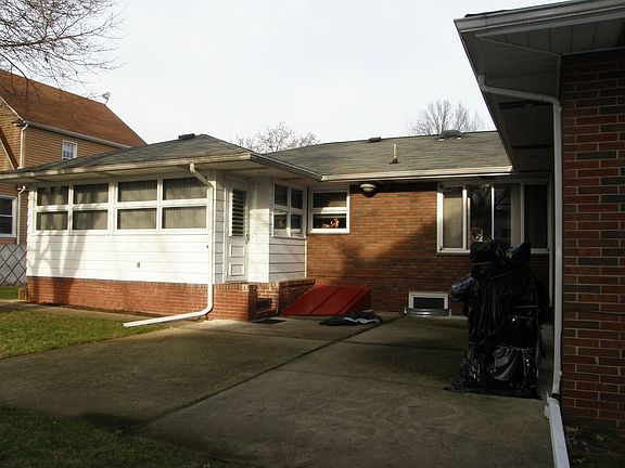 backyard view of ranch home