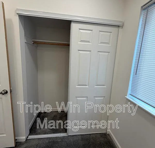 1332 Langholm Dr — Photo 15