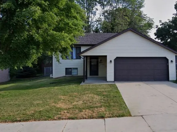 2807 25th St NW, Rochester, MN 55901