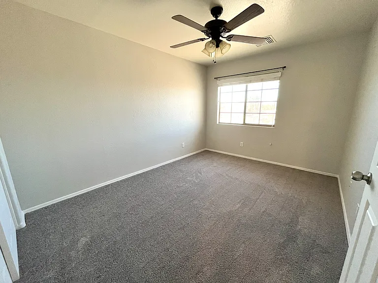 2028 N Wildflower Ln — Photo 9