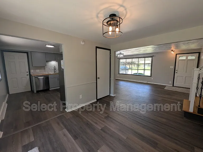 4920 Desoto Dr — Photo 8