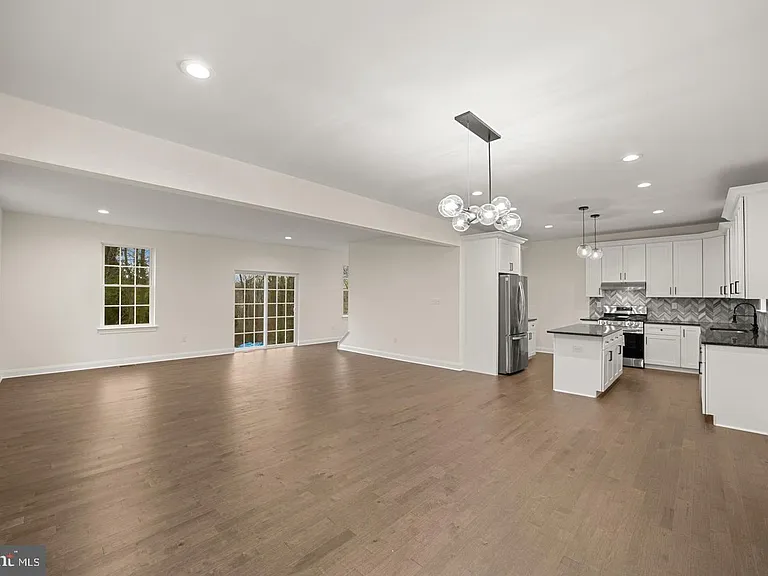 274 Oak Ave — Photo 10