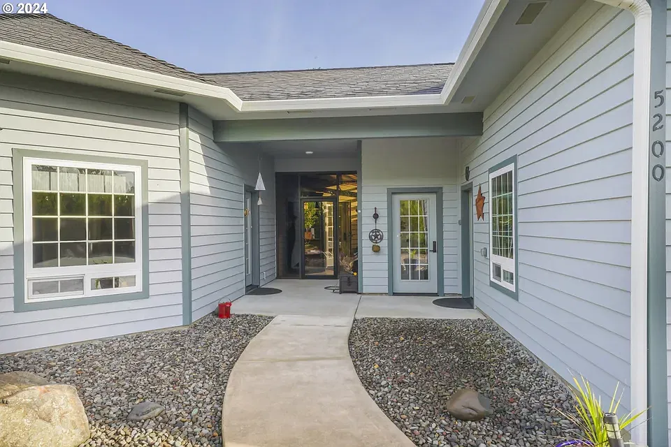 2 bed, 2.5 bath, 1953 sqft, $4,000 — Photo 4