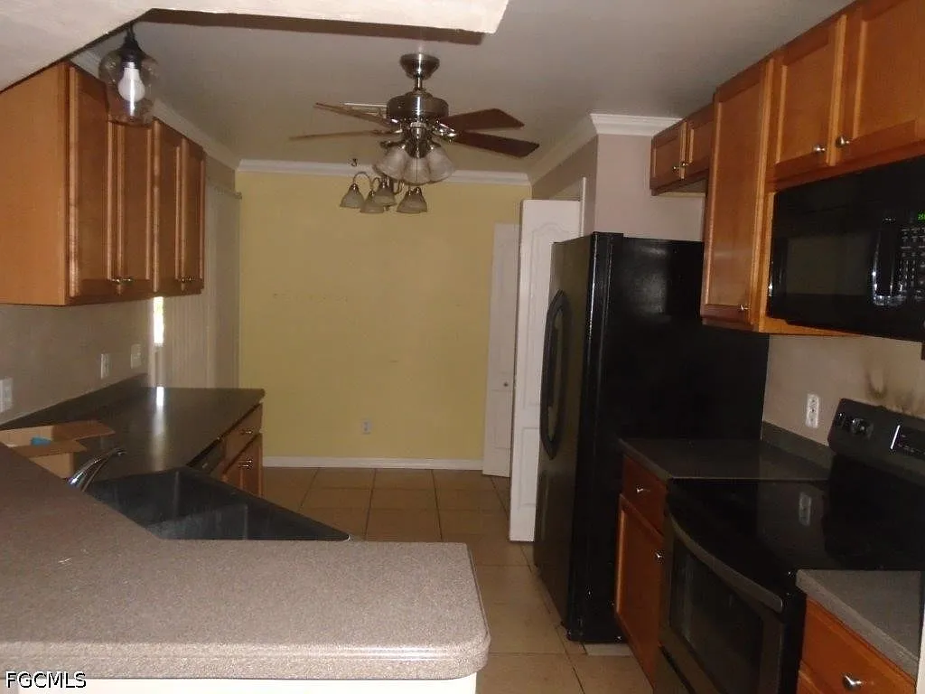 3 bed, 2.0 bath, 1488 sqft, $2,300 — Photo 4