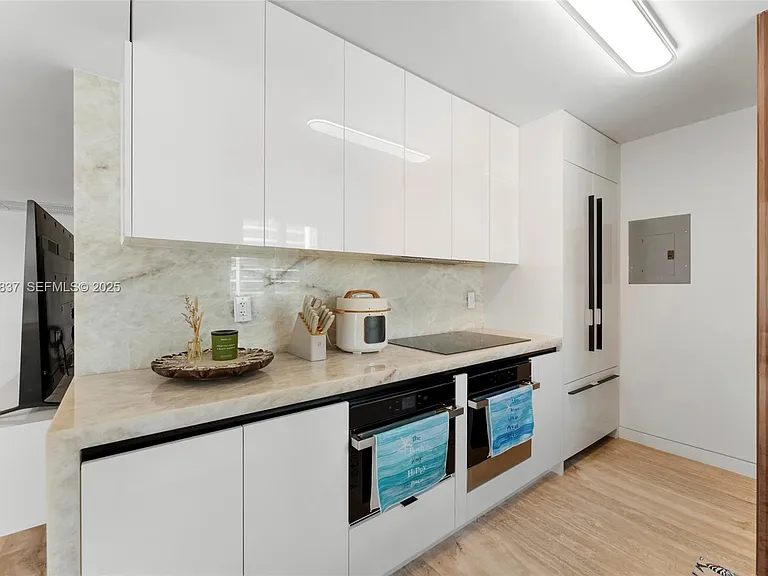 5900 Collins Ave #610 — Photo 12
