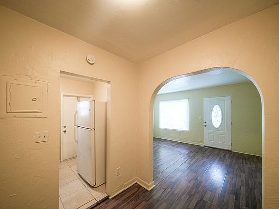 5th image of 408 NE 2nd Ave #B