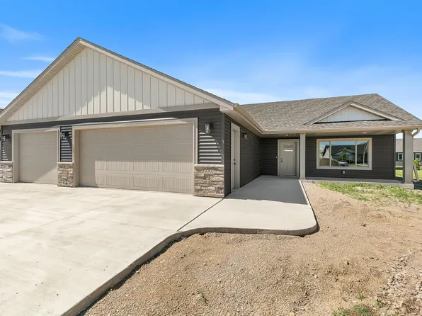 1688 Hurst Castle Rd, Saint Cloud, MN 56303