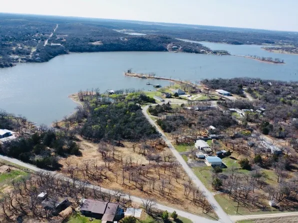 153 Catfish Trl, Bowie, TX 76230