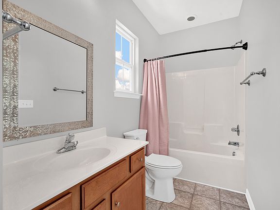 2nd image of 104 Kensington St
