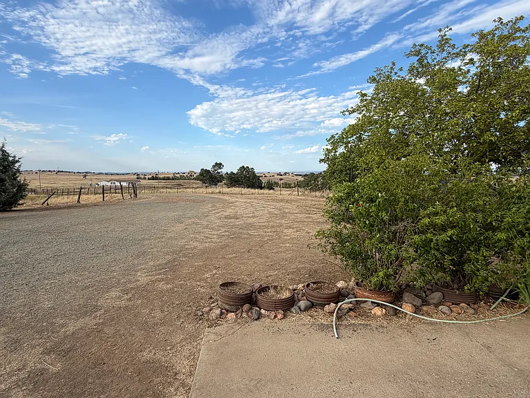 E Village Dr — Photo 12
