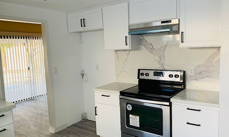 1st image of 1121 Raposa Dr