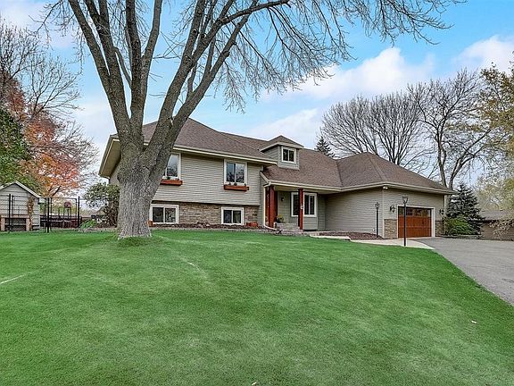 3rd image of 5910 Oakview Ln N