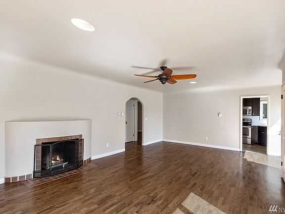 5th image of 1131 Evans Ave W
