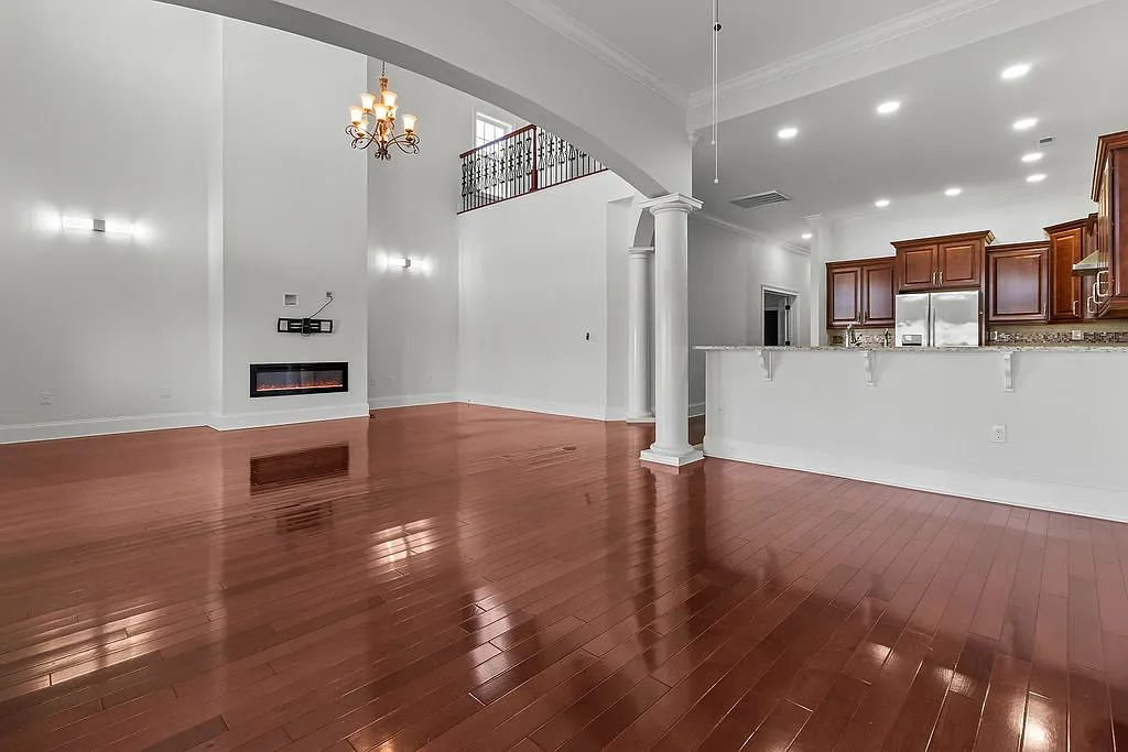 Building Photo - 893 Crystal Water Way