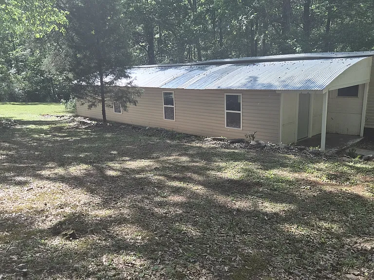 690 Salem Rd — Photo 1
